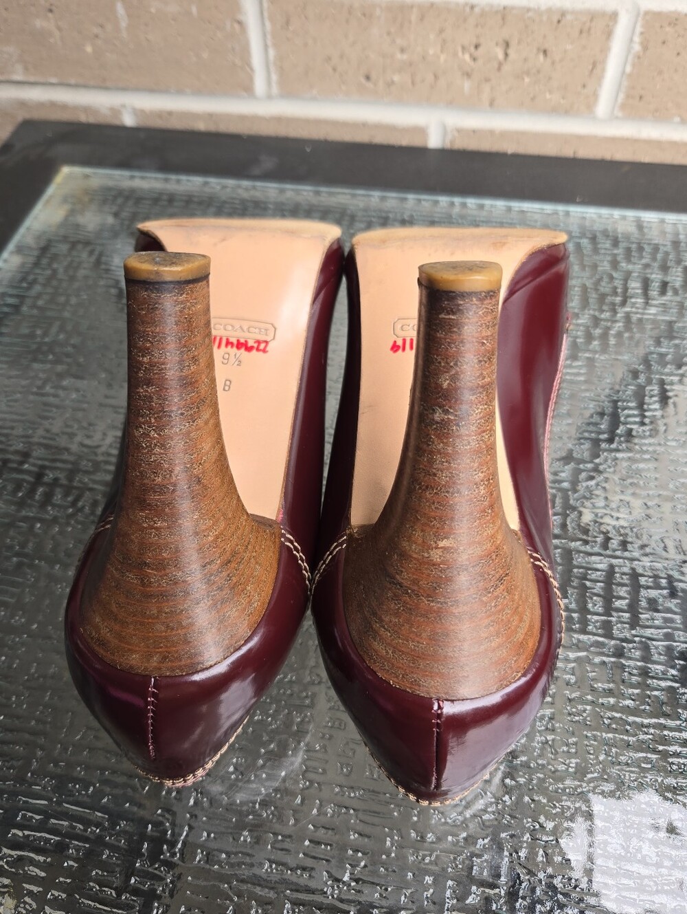 Coach Burgundy Patent Leather Heels with Gold-Tone Turnlock Made In Italy 9,5 B - Picture 10 of 13
